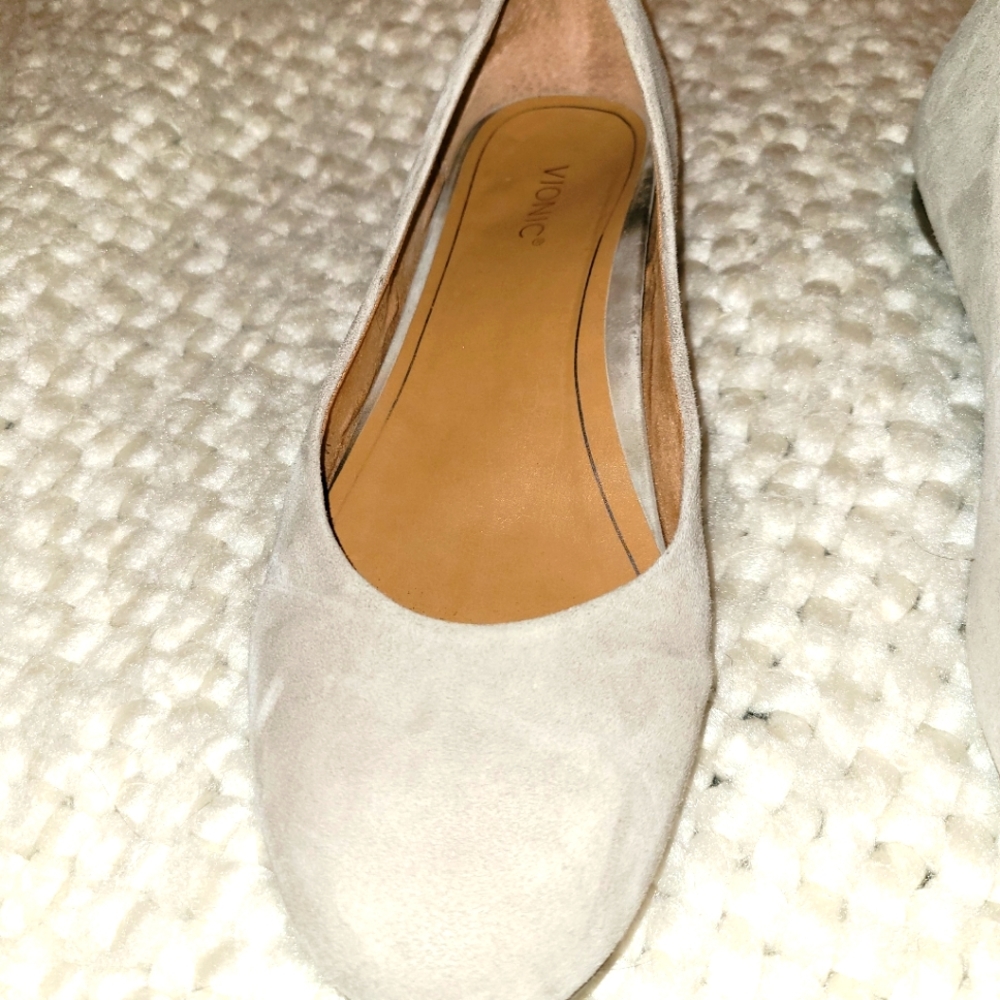 Vionic Suede Beige Shoes